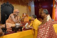 HH Swamiji honours distinguished guests and Yatra organisers (27.03.2025)